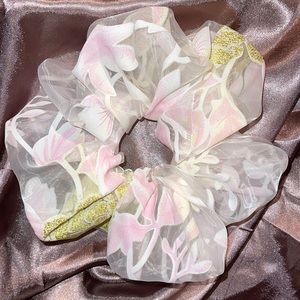 Giant lightweight XXL scrunchie 1/15$ 2/25!